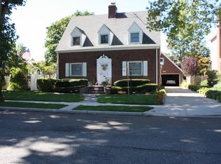 293 Roxbury Rd S, Garden City, NY 11530