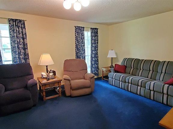 4th image of 801 Edgewood Dr