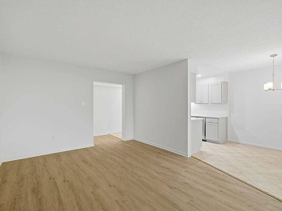 5th image of 11600 Stoneview Sq