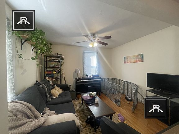 4th image of 1058 Cambridge St #3R