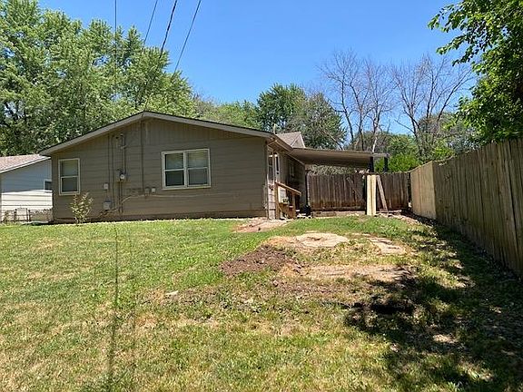 Back patio and yard.