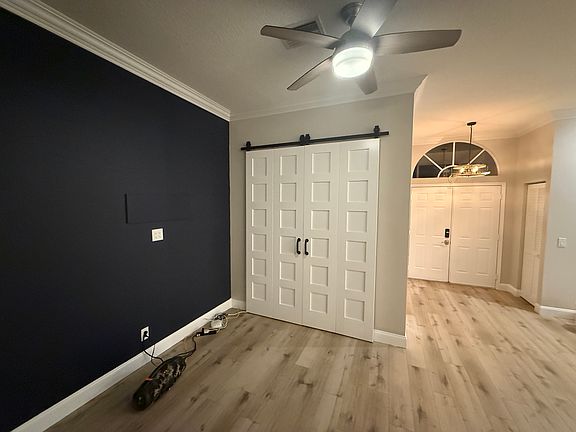 3rd image of 949 Westwinds Blvd