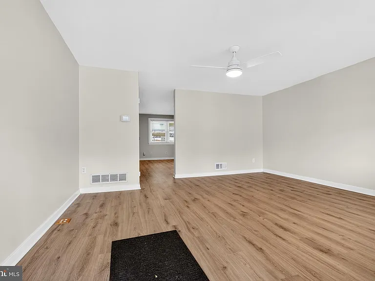 7860 Saint Claire Ln — Photo 10