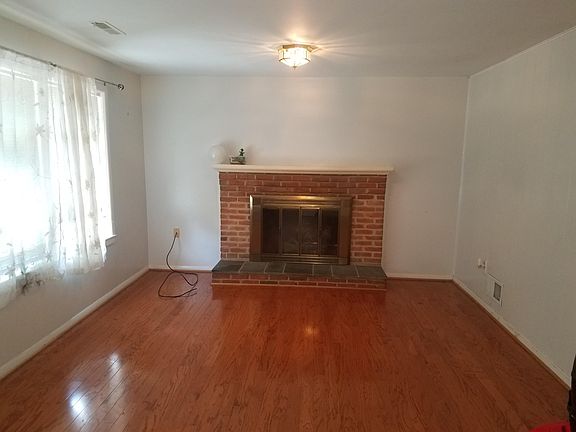 2nd image of 3938 Saint James Cir SW