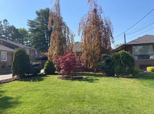 9 Del Ria Dr, Toronto, ON M6L 1L9