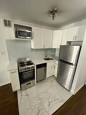 Rented by Mallory Management Corp | media 3