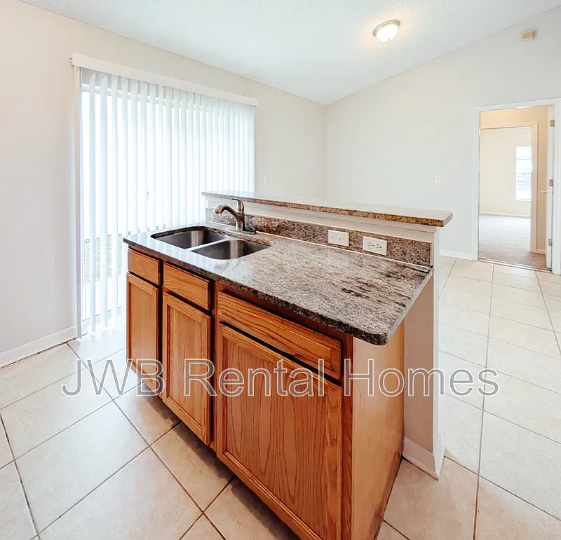 Cedar Hills — Photo 3