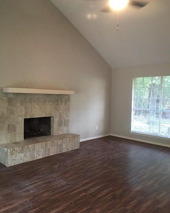 1st image of 304 Hereford Dr