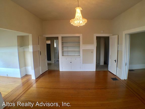 3rd image of 829 University Ave #827
