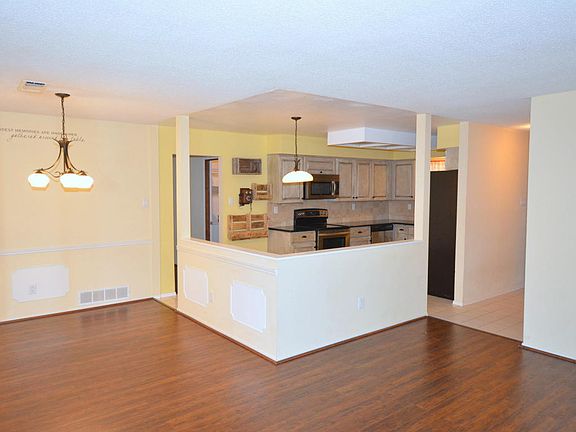 5th image of 3425 Yosemite Dr NE