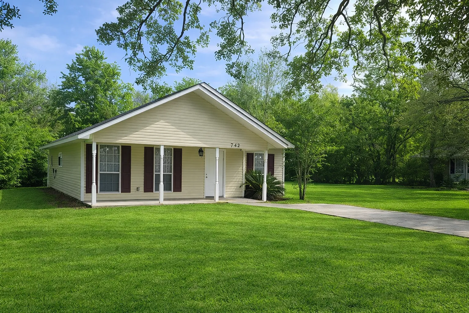 3 bed, 1361 sqft, $1,700 — Photo 1
