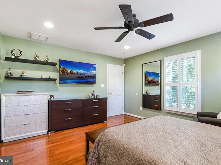 8011 Jackson Rd — Photo 33