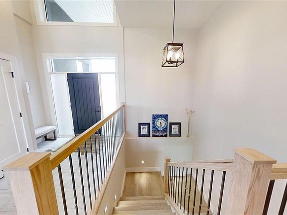 4th image of 222 Albright CRESCENT