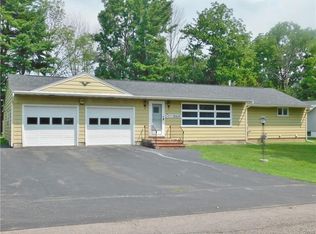 9412 Woodlawn Dr, Brewerton, NY 13029