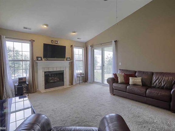 5th image of 42777 Richmond Dr