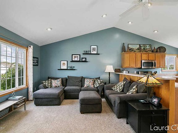 3rd image of 723 Green Meadows Dr