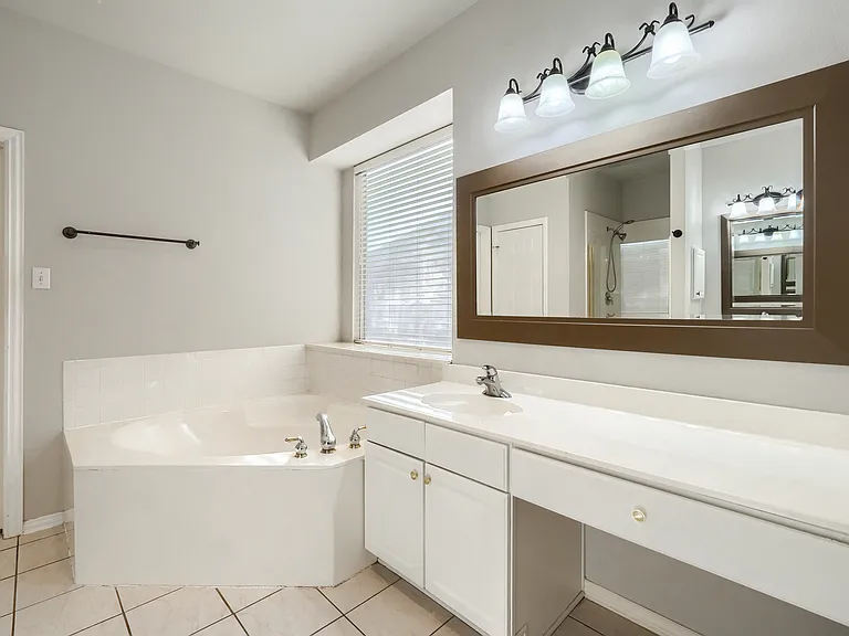 1808 Giddings Ct — Photo 30