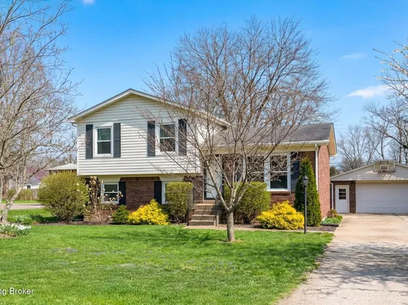 6530 Manassas Dr, Pewee Valley, KY 40056