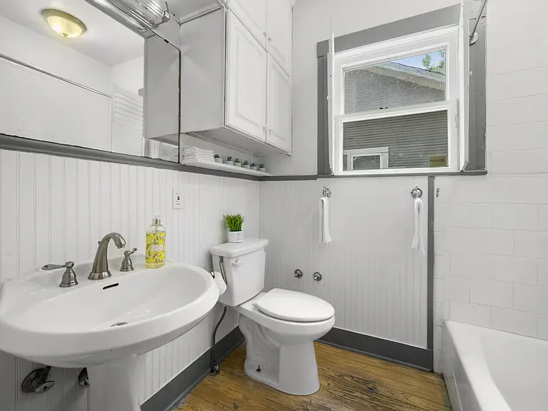 1131 McKinley Ave — Photo 3