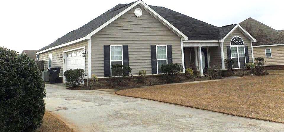 1st image of 104 N Charity Ln