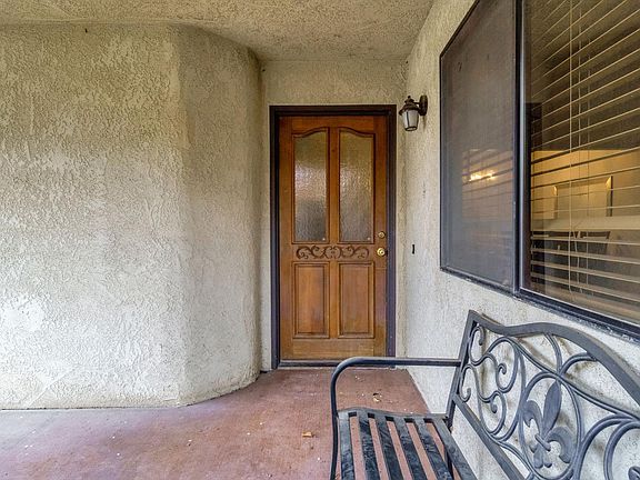 4th image of 901 Valley Way