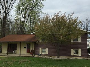 1404 E Cherry St, Petersburg, IN 47567