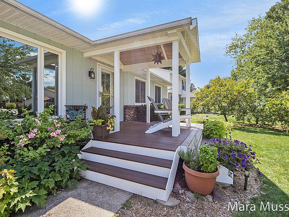 3rd image of 940 Springwood Dr SE