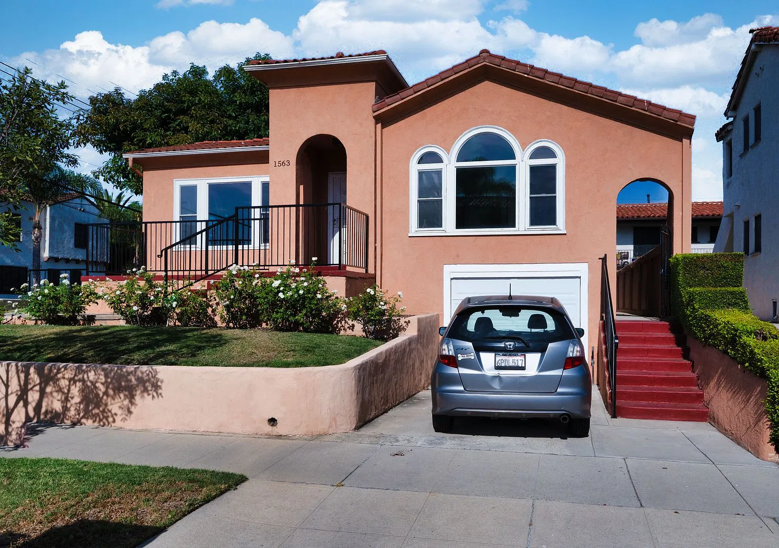 Spacious 2 Bed / 1 Bath Single-Family Home In Beautiful Los Angeles — Photo 2