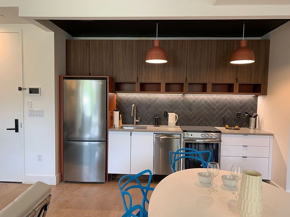 2nd image of 822 Lexington Ave #301