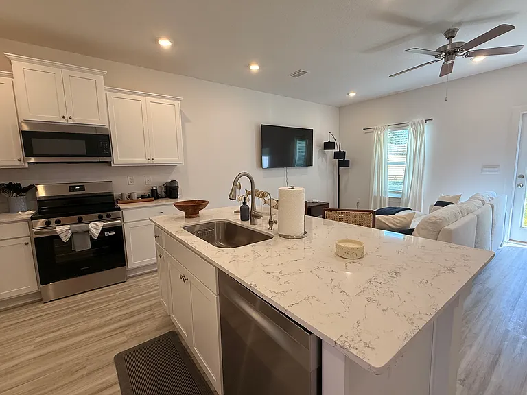 48 Hawk St — Photo 10