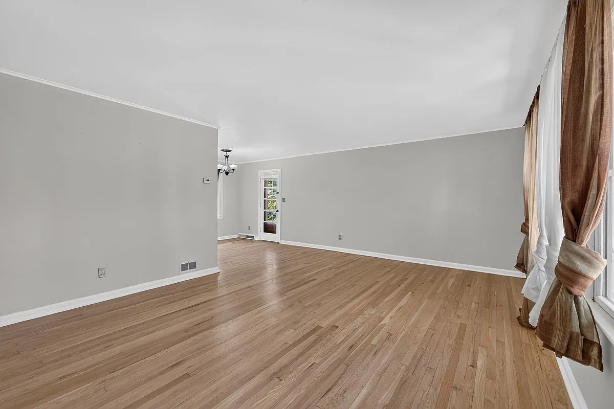 3 bed, 1434 sqft, $2,600 — Photo 2