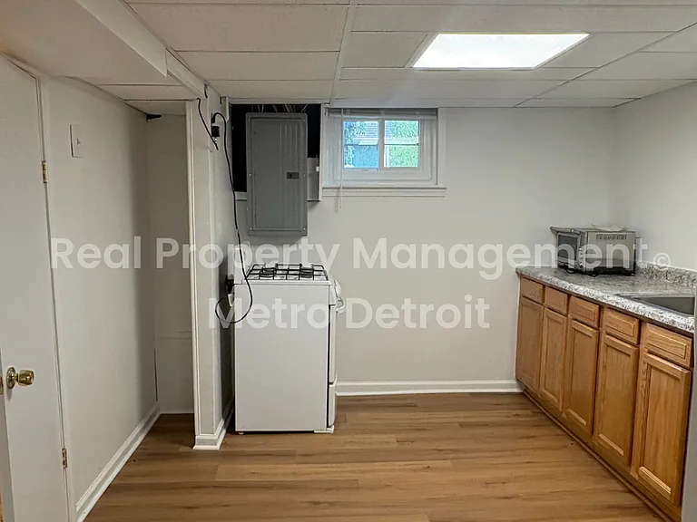 55 1/2 Kensington Blvd — Photo 8