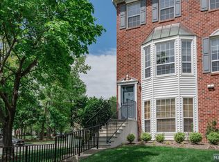 1293 Hibiscus Ct, Mahwah, NJ 07430