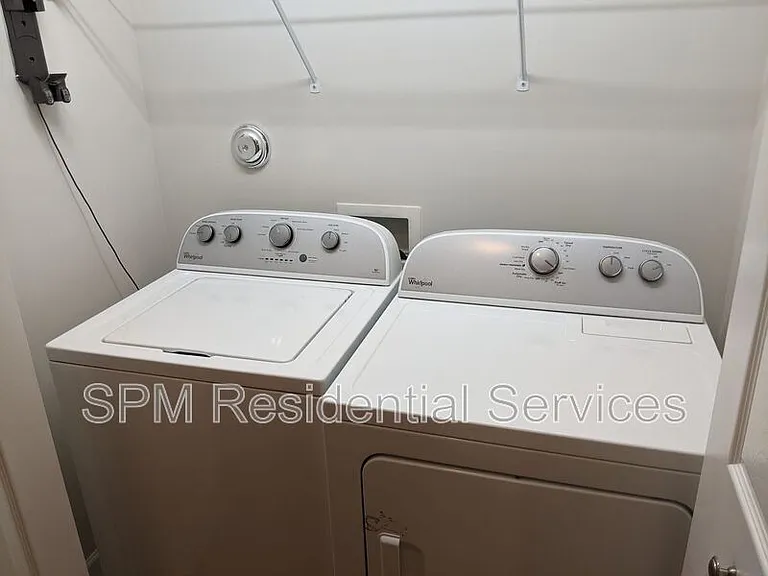 514 Foxwood Ln — Photo 18