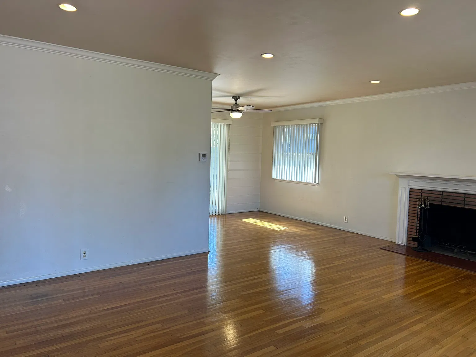 3 bed, 1230 sqft, $3,695 — Photo 2