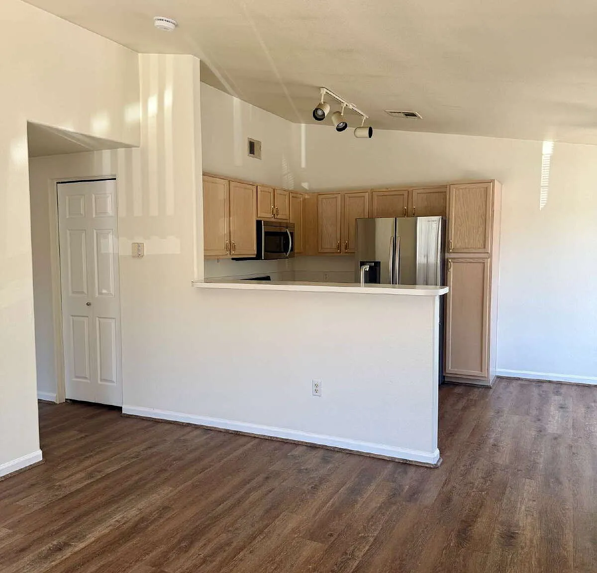 2 bed, 2.0 bath, 1041 sqft, $2,000 — Photo 3