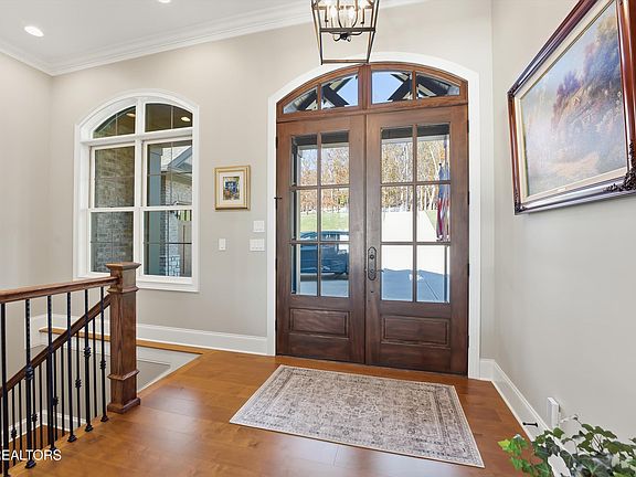5th image of 303 E Shore Dr