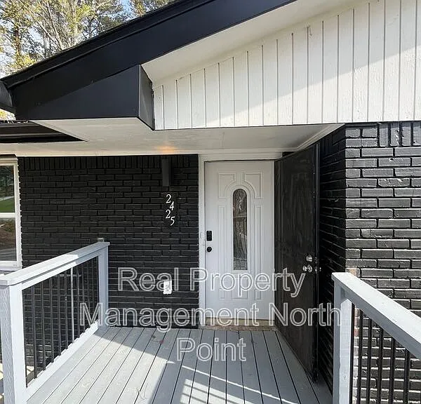 2425 Omaha Rd SW — Photo 1