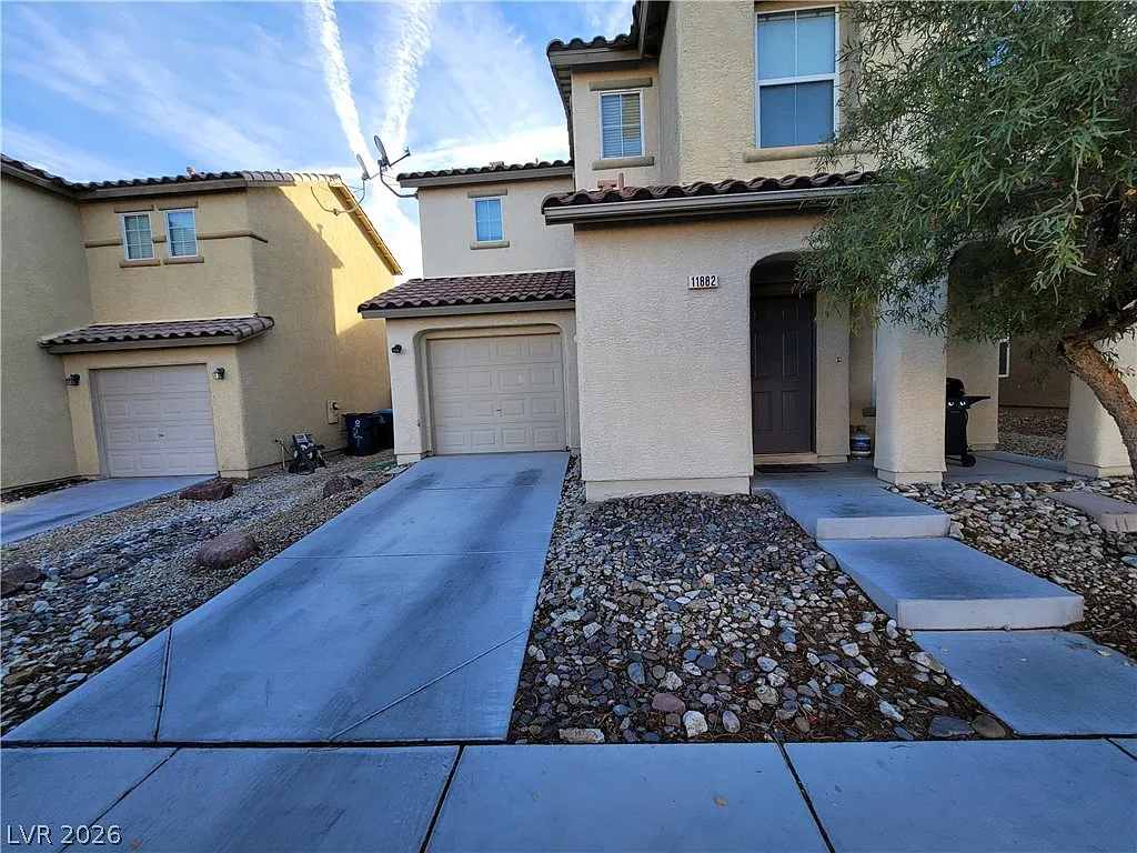 3 bed, 2.5 bath, 1550 sqft, $2,000 — Photo 1