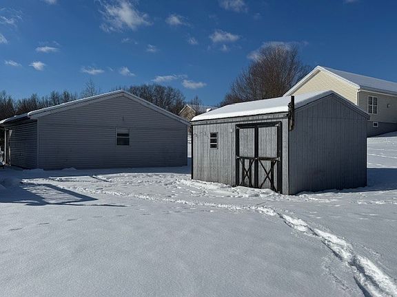 5th image of 12 Peach Tree Ln