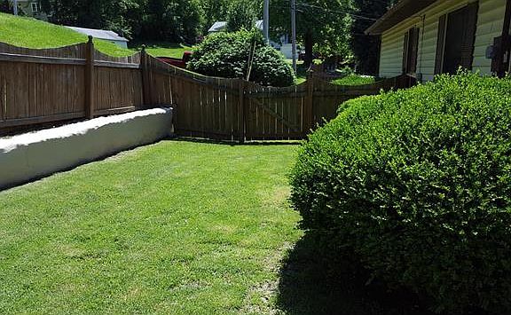 4th image of 8907 Hillside Ave