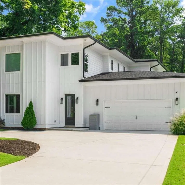 4 bed, 4.5 bath, 4262 sqft, $4,500 — Photo 1