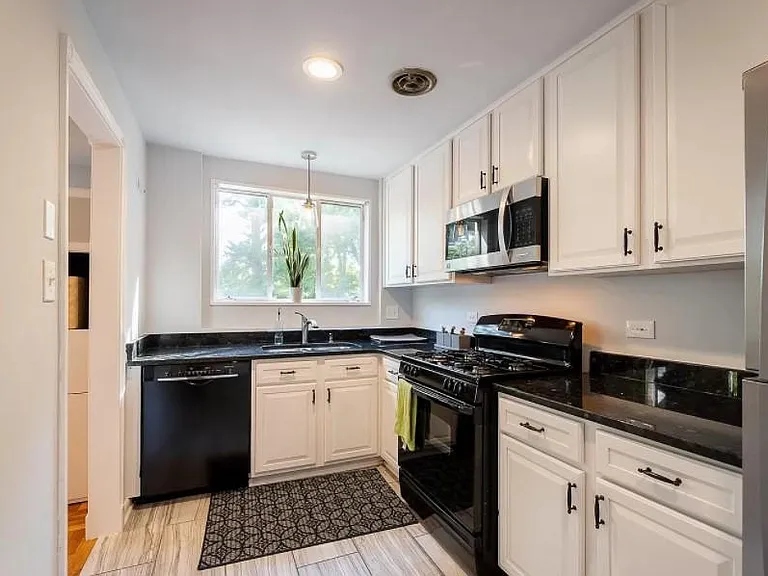 10505 Montrose Ave #2 — Photo 3