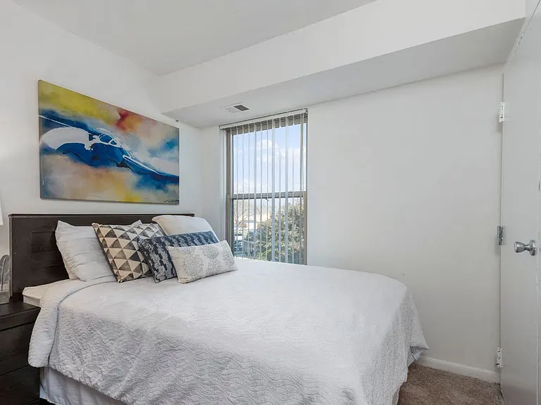 Berkdale Apartments — Photo 7