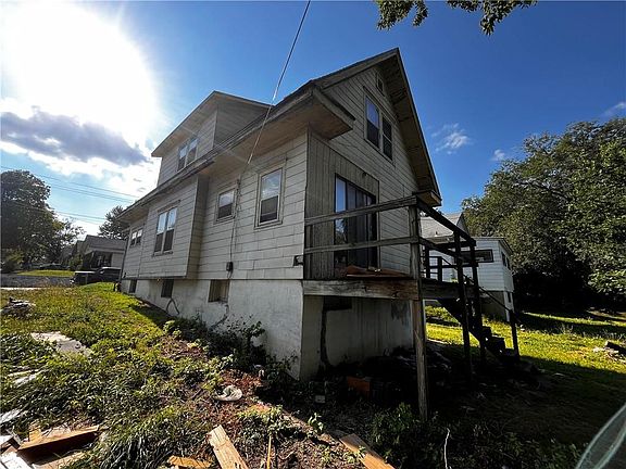 4th image of 1021 Spruce Ave