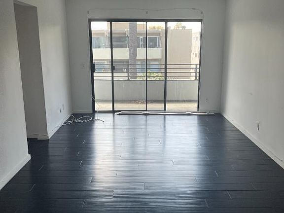 3rd image of 7531 Hampton Ave #200
