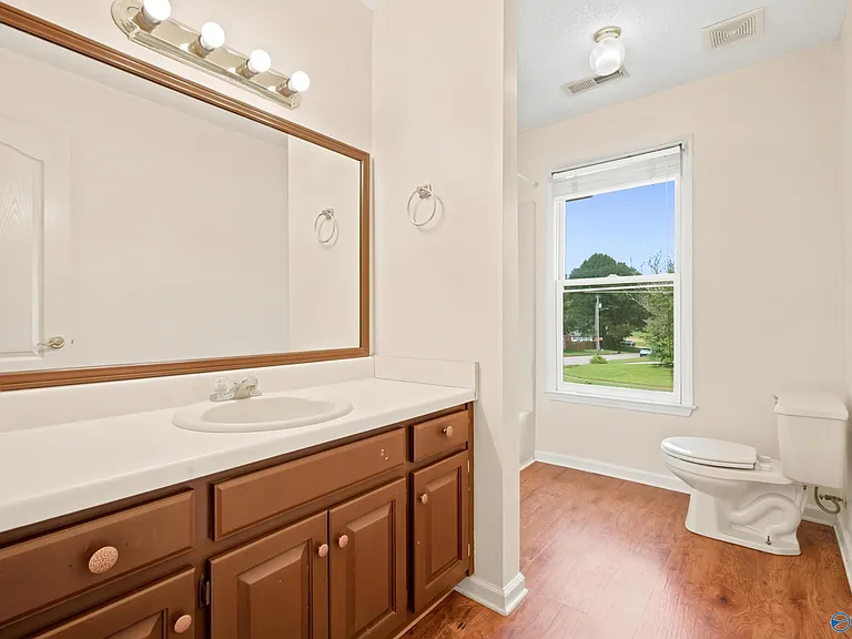 135 Castleton Dr — Photo 11