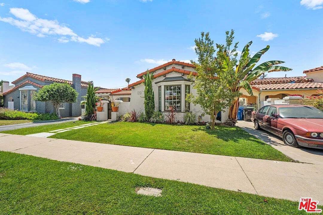 3 bed, 3.0 bath, 1595 sqft, $5,695 — Photo 2