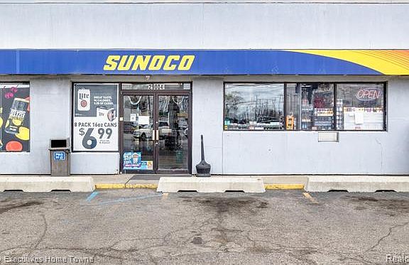 3rd image of 29004 Groesbeck Hwy