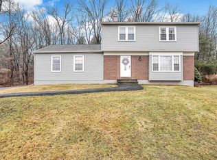9 Monday Ln, Fishkill, NY 12524